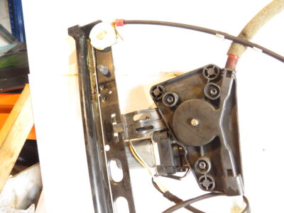 Focus Convertible Passenger side front electric window regulator 06-10 - Image 5